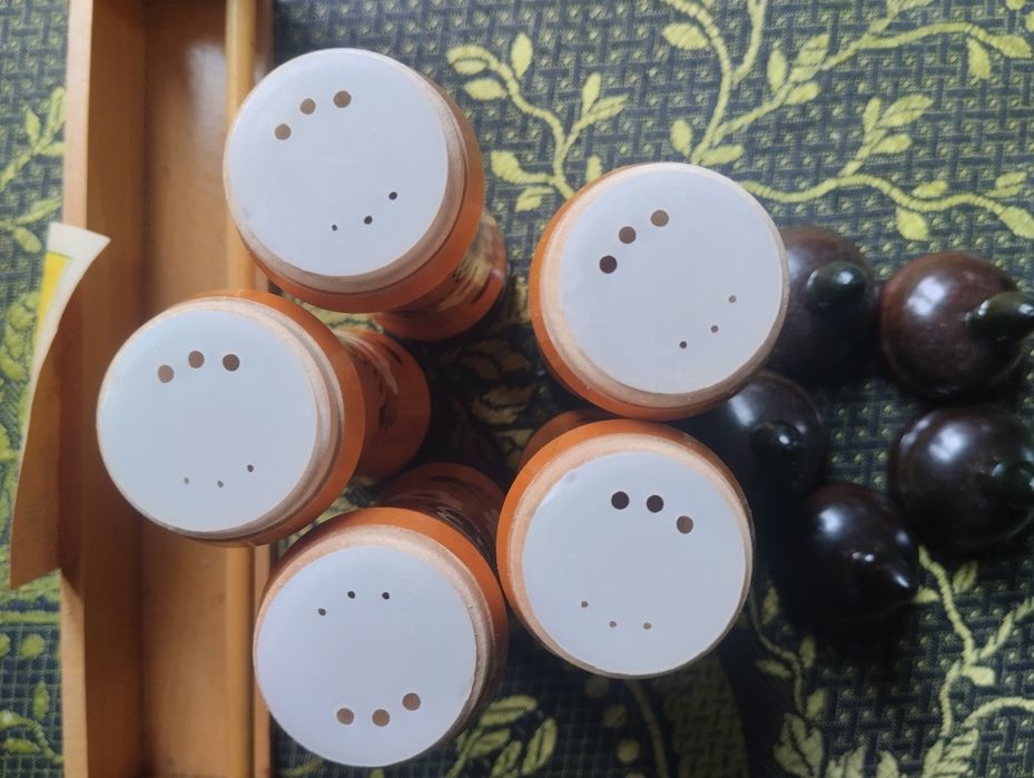 Ємності для спецій.