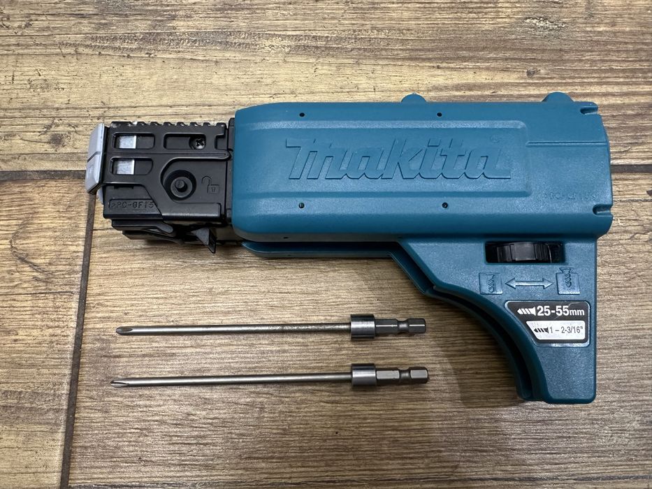 Magazynek Makita, przystawka do taśm 191L24-0 + dwa bity