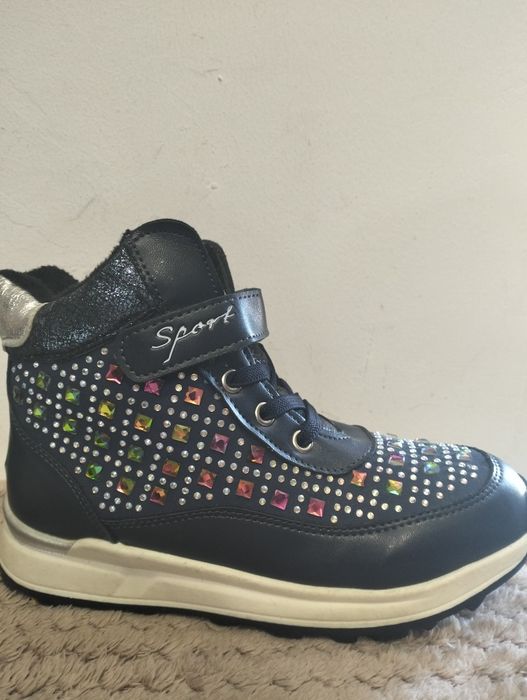 Дитяче нове брендове зимове взуття.