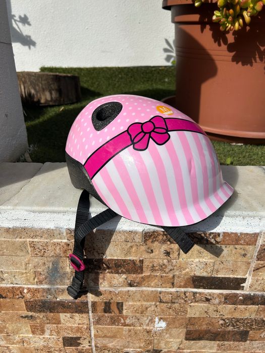 Capacete rosa de menina