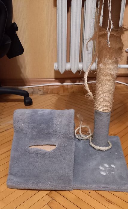 Когтеточка для кота с сидюшкой 70см