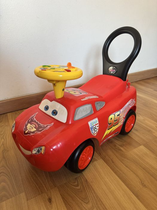Carro brinquedo crianca
