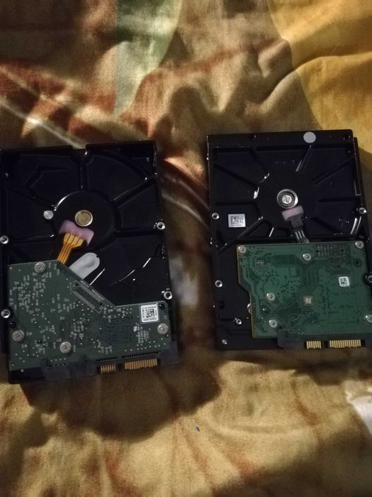Продам 3 диска 1 ssd 128 gb + 2 HDD 500gb.