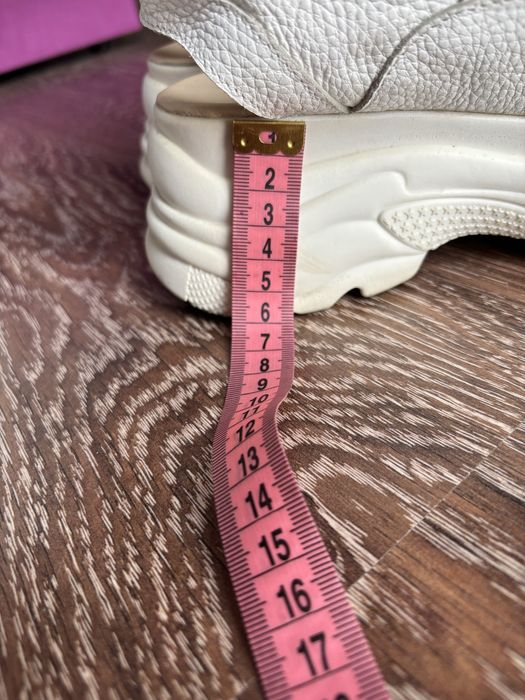 Жіночі шкіряні босоніжки на платформі 37