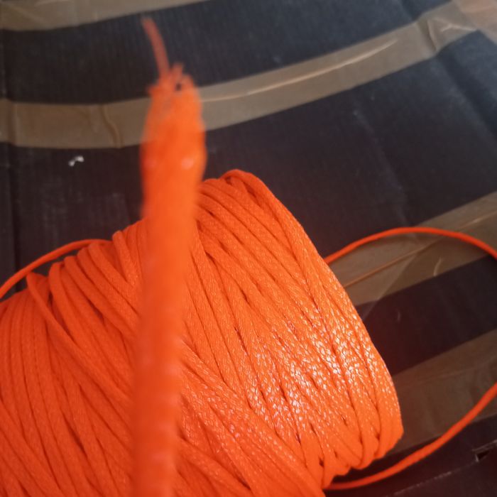 Bobine de fio encerado laranja