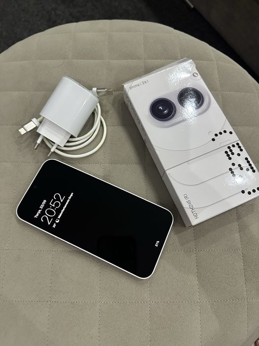 Nothing phone (2)  branco em bom estado