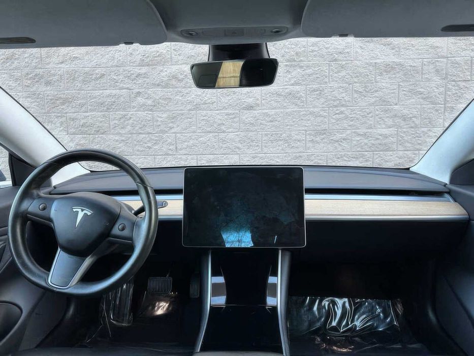 Tesla Model 3      2019