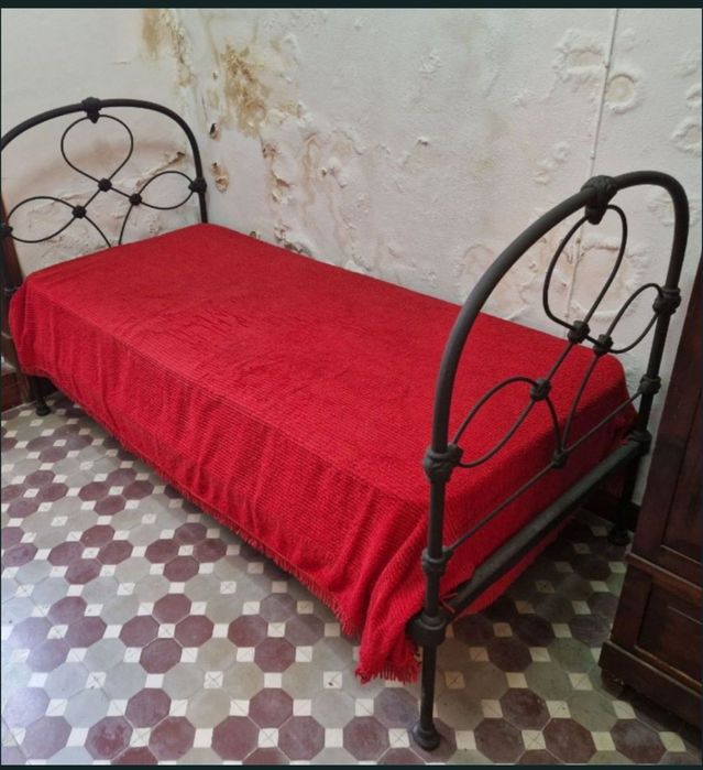 Cama Antiga em Ferro