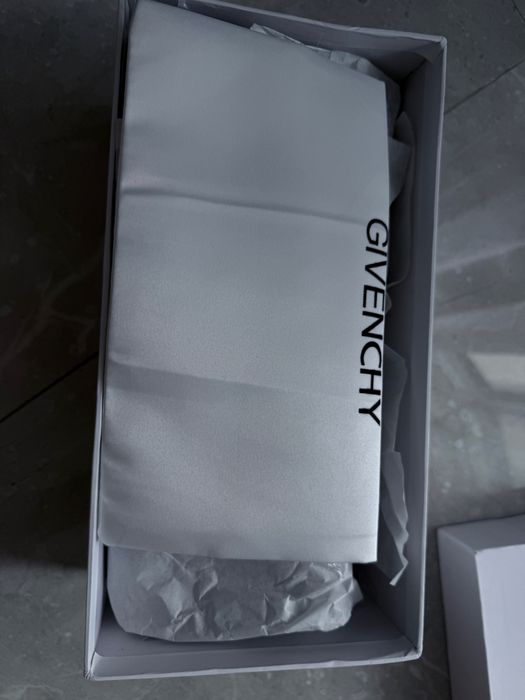 Тапки Givenchy.