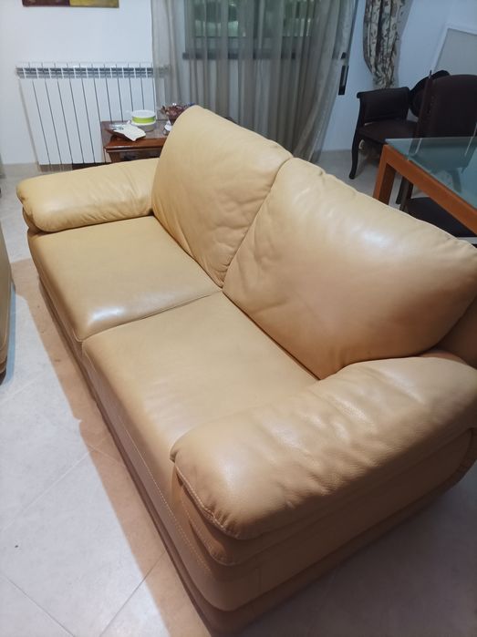 Sofá em pele com 2.20 metro.
