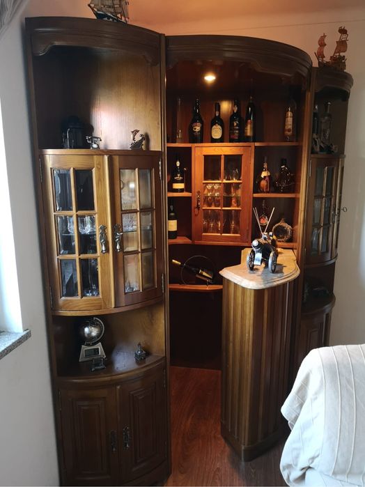 Bar de canto em Madeira