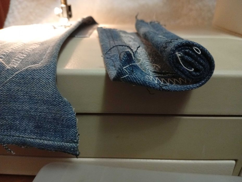 Електрична швейна машинка Верітас Фамула.