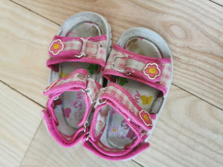 Sandałki dla dziewczynki