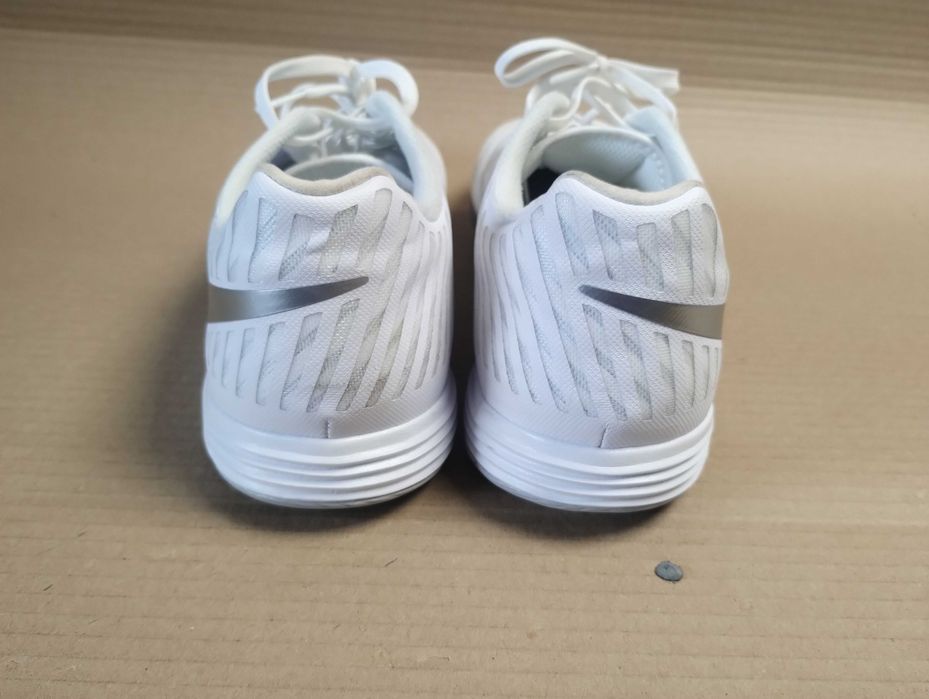 buty sportowe halówi Nike Lunargato 41