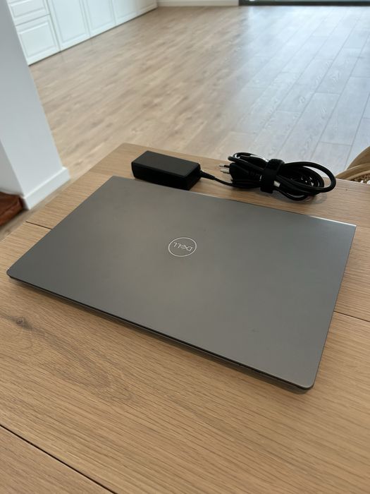 Portátil Dell Vostro 3520