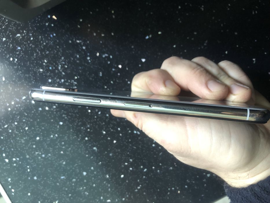 iphone X незапускається