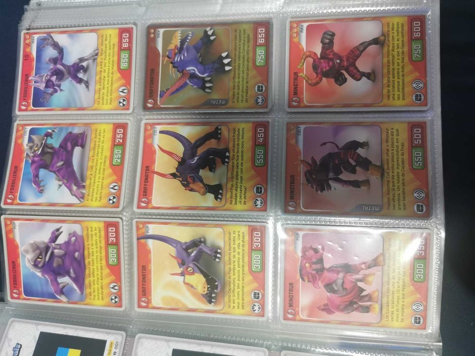 Cadernetas Invizimals+Cartas (Batalha de Caçadores e Desafios Ocultos)