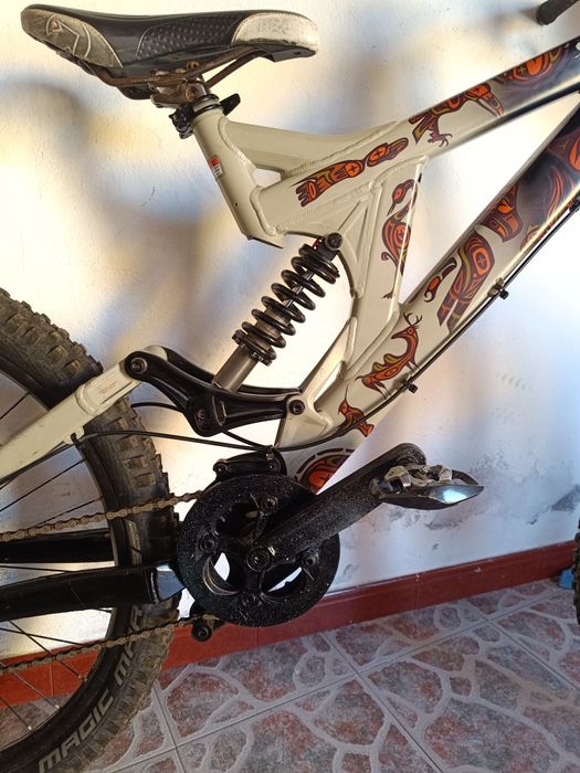 Bicicleta downhill big hit