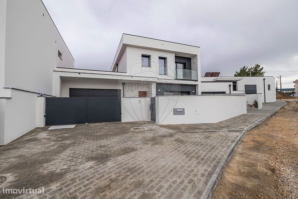 Moradia T4 para venda
