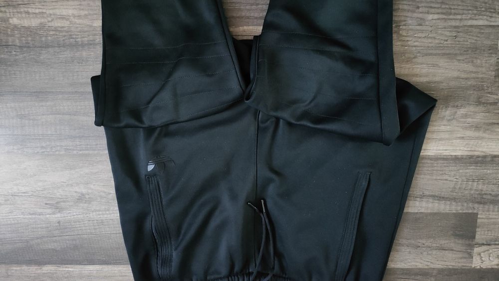 świetne dresowe spodnie ADIDAS jak nowe