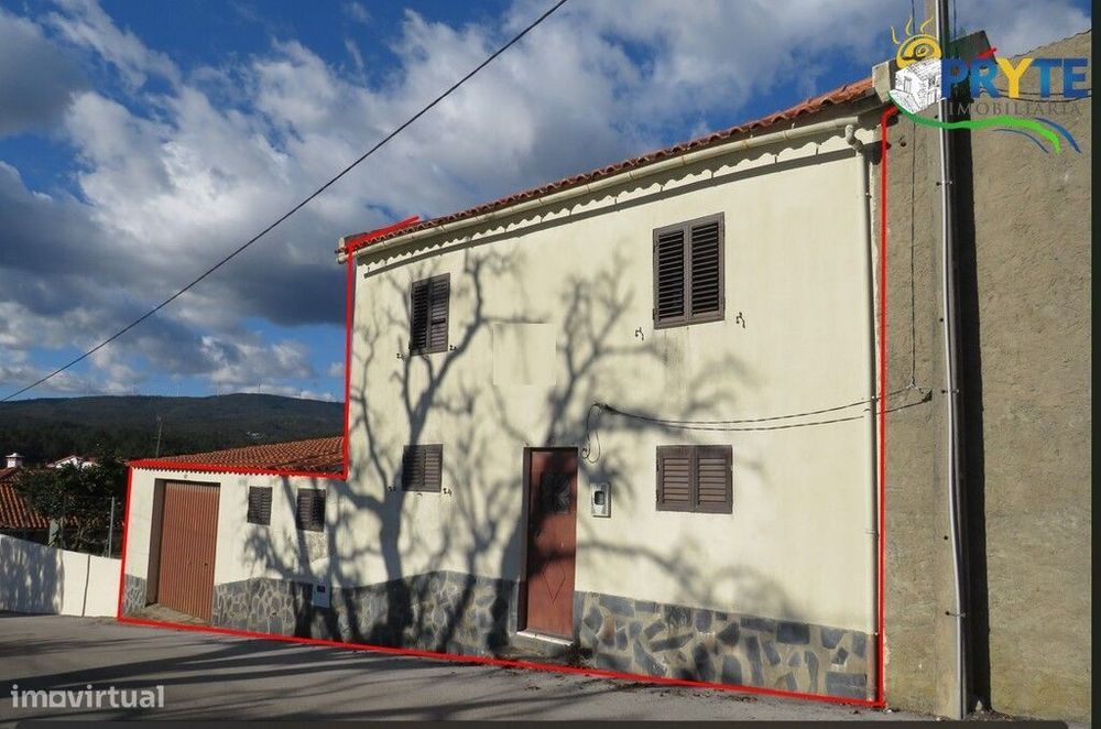 Pequena casa para terminar situada perto da Vila de Sobreira Formosa