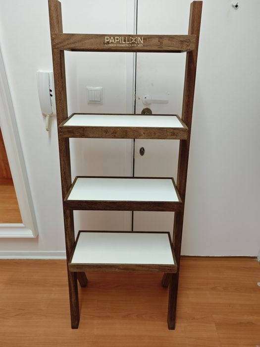 Estante em Madeira de Qualidade