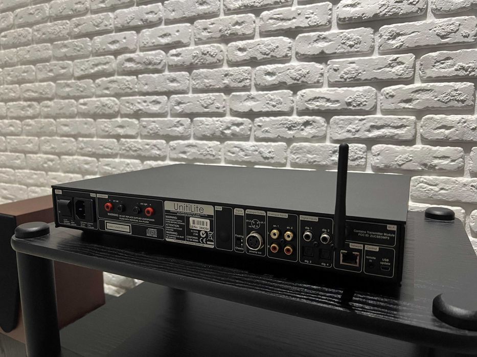 Усилитель "всё-в-одном" Naim UnitiLite [стример, CD-плеер, ЦАП, сеть)