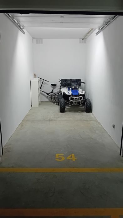 Garagem aluga se a 2 km de sesimbra