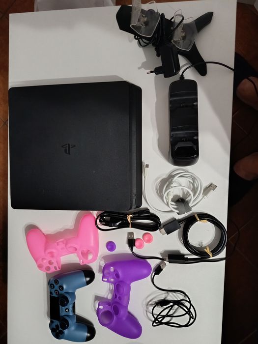 Ps4 Slim com 1000gb com comando + acessorios