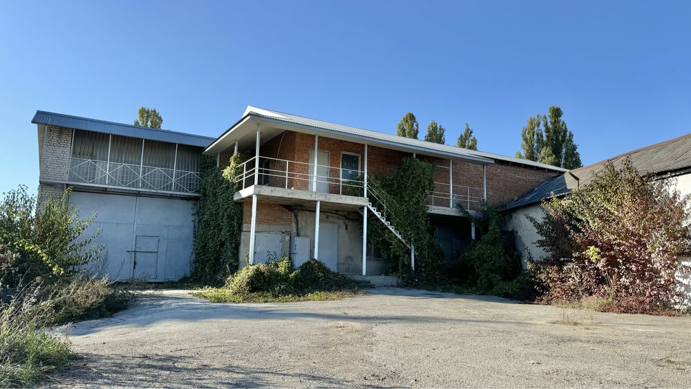 Будівля з приміщеннями виробничого,складського чи офісного призначення