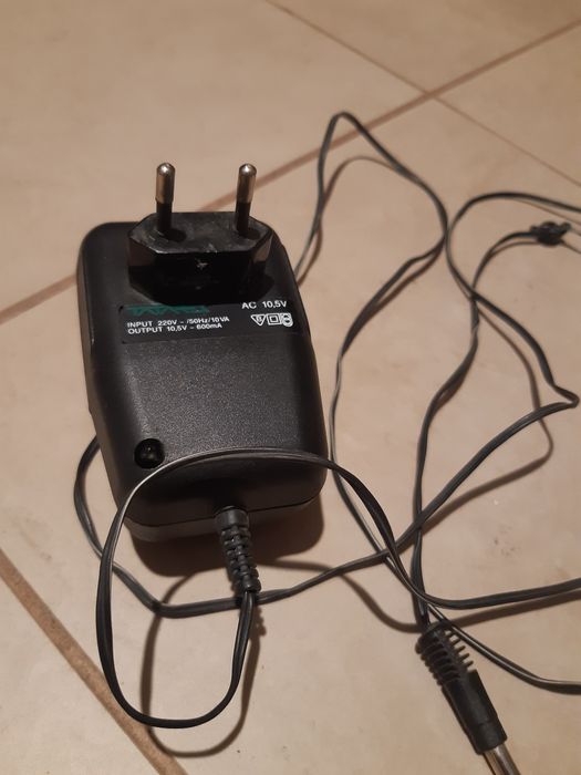Zasilacz sieciowy 10.5 V 600 mA wtyk 5.6 mm