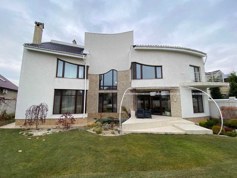 Продажа шикарного дома в Совиньоне