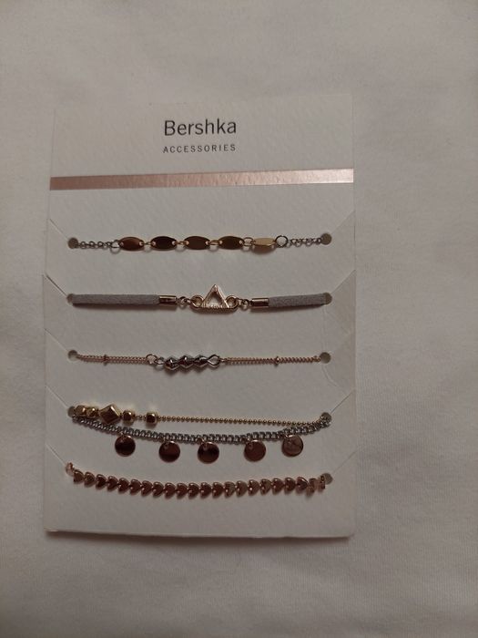 Набір браслетів від Bershka