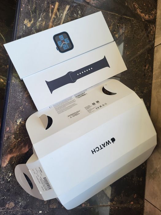 Apple Watch SE 44mm kolor północy