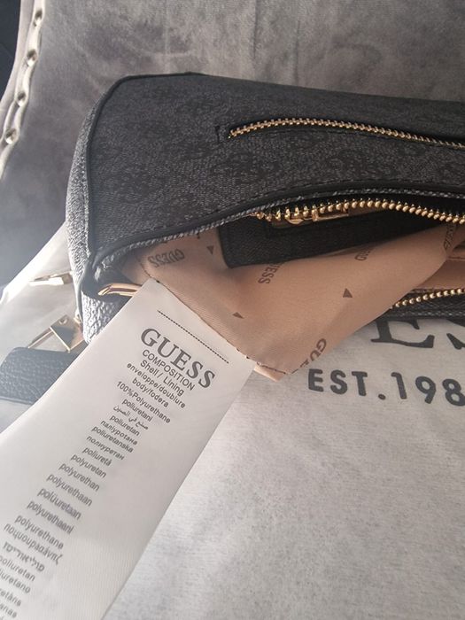 Mala da guess preta e dourada