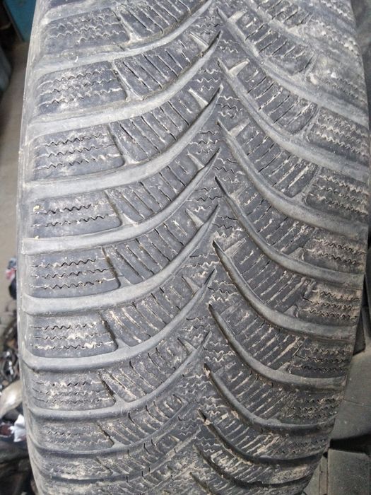 Продам комплект зимових шин 215/65 р16 102 Т Hankook Winter