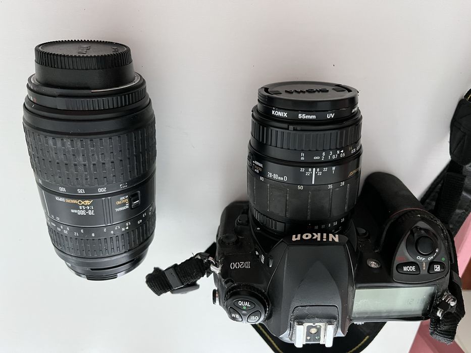 Maquina fotografica e objectiva Sigma, oferta de acessorios e mala