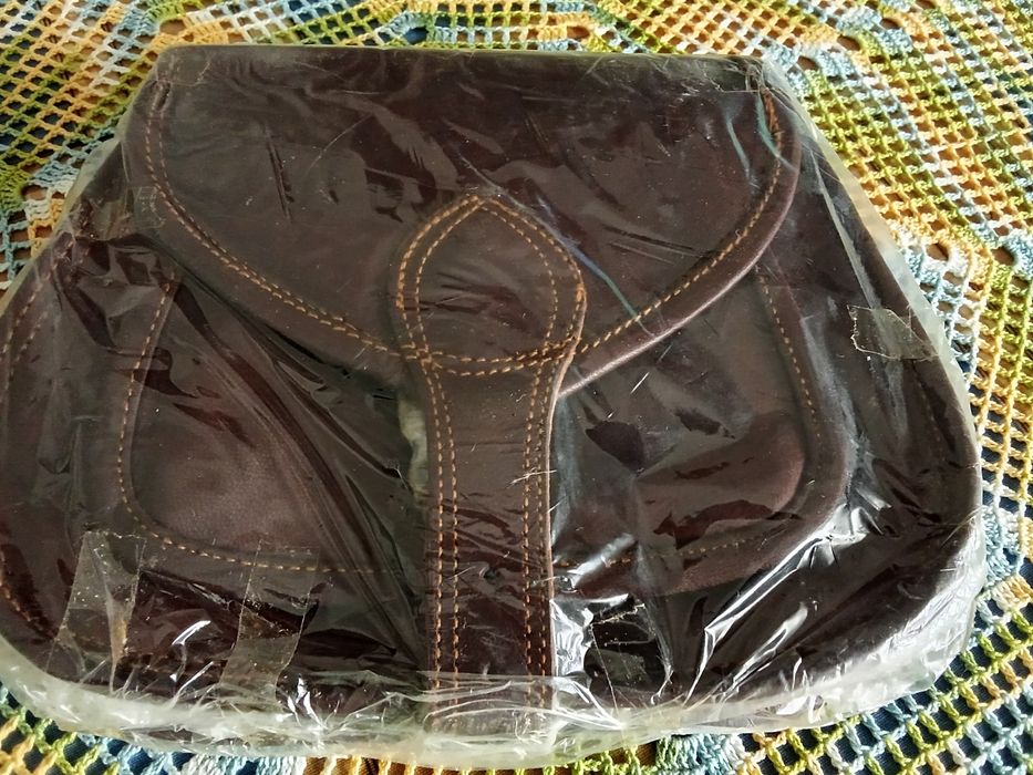 Vende se bolsas mediaval em pele.