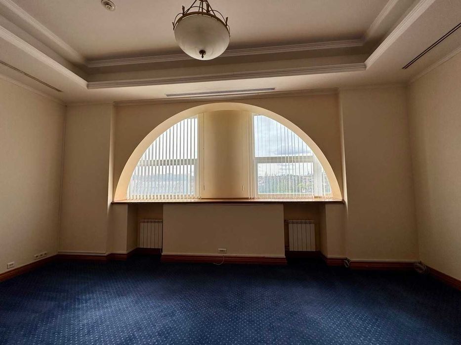 Офис с генератором в БЦ, шикарный офисный блок 340 м2. Подол