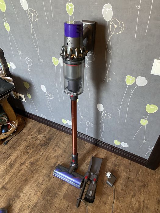 Пылесос аккумуляторный Dyson V10