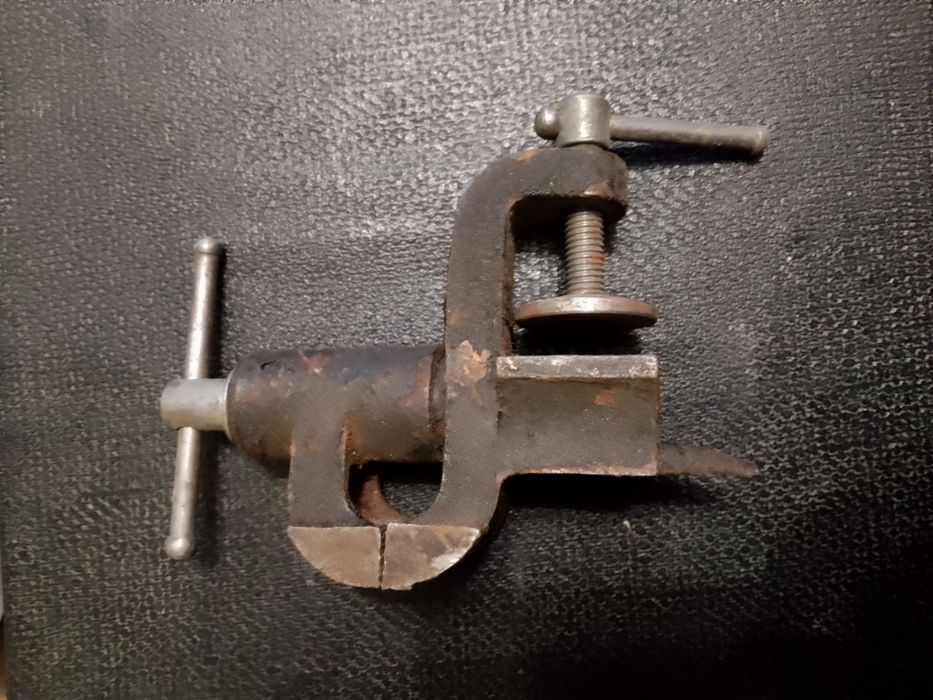 Тиски маленькие  продам