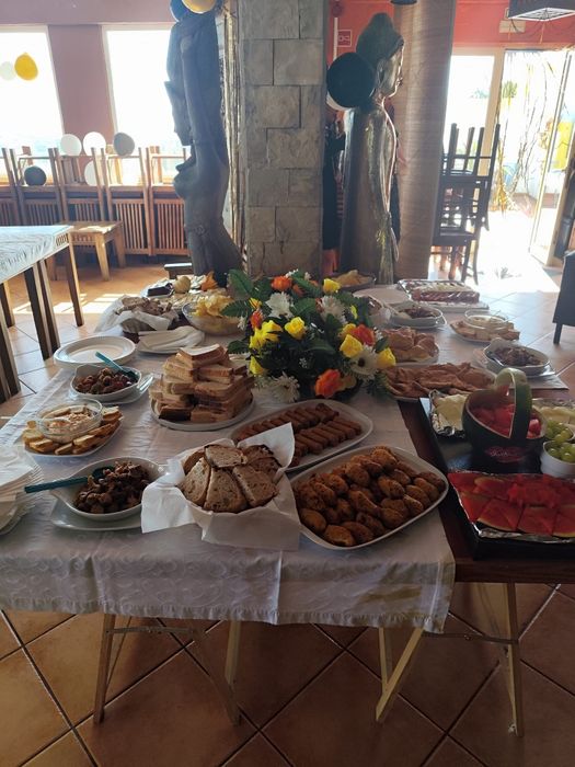 Organização de festas de aniversário , casamentos, festas de empresa, ou qualquer evento de qualquer natureza, no espaço ou em qualquer lugar