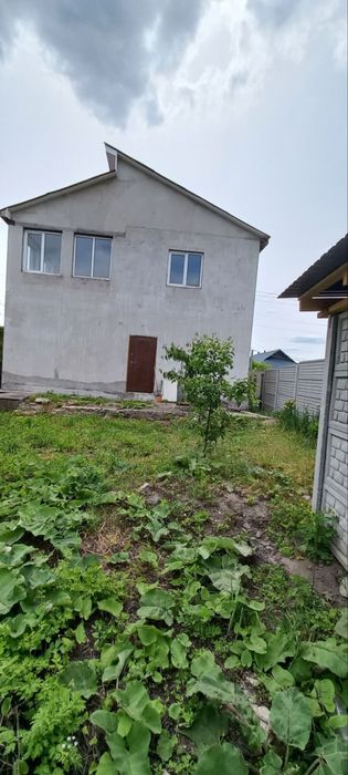 Продаж будинку!смт Володарка!Центр