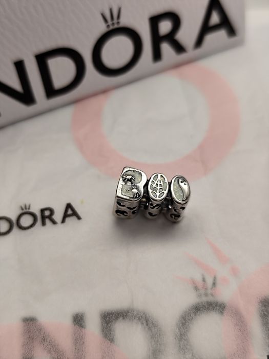 Conta boo da Pandora brilha no escuro