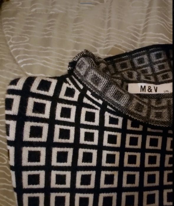 Vestido em malha com padrão geométrico