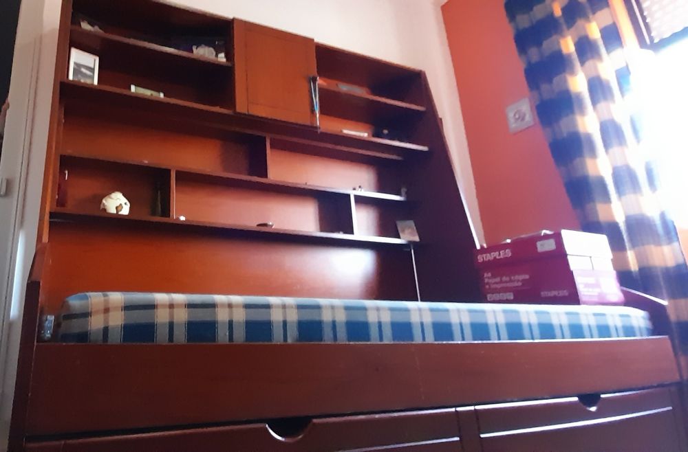 Roupeiro e  Cama e Escrivaninha - Mobilia quarto madeira cereje