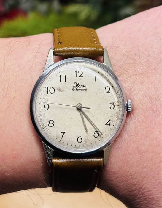 Zegarek Błonie 16 kamieni