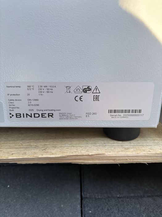 Suszarka laboratoryjna Binder FED 260