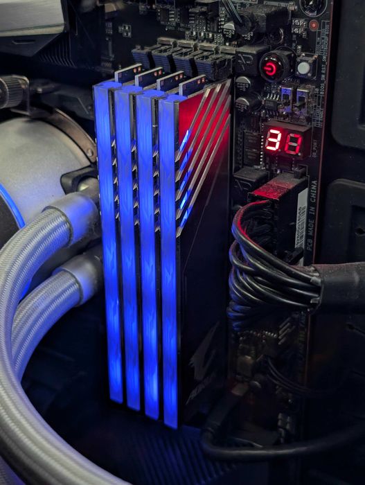 Memória RAM AORUS RGB 16GB (2x8GB) DDR4 3200MHz CL16