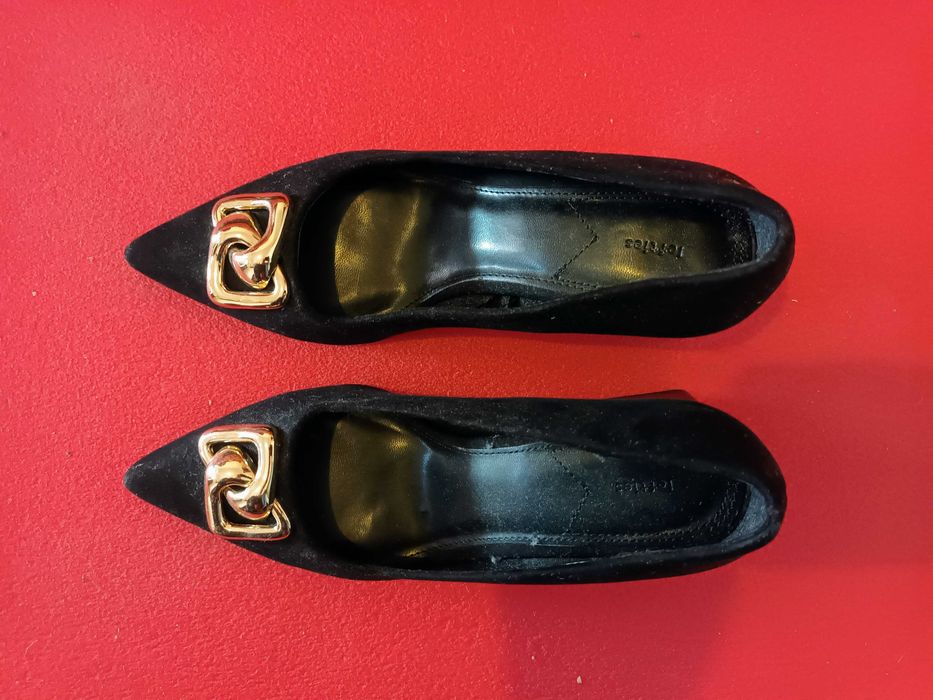- Women's black shoes, size 38 / €8.64738048361987121